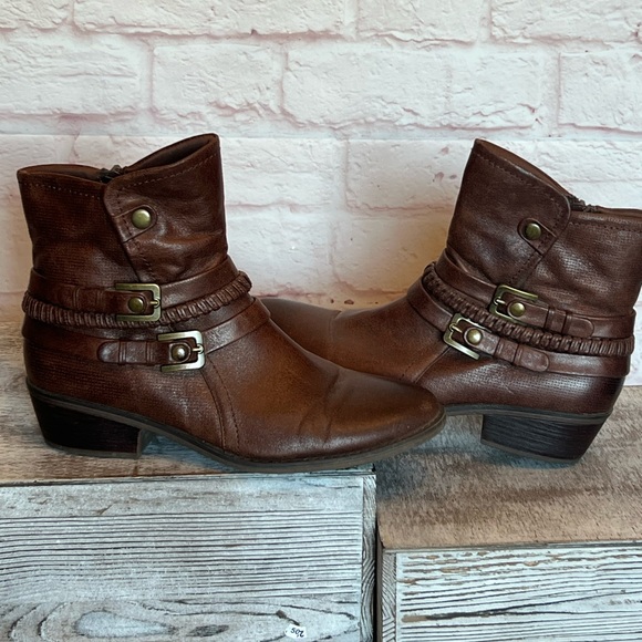 BareTraps Minay Ankle Boots - Picture 5 of 8